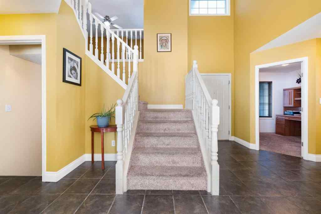 MLS® A2264468 - 316 Willowbrook Close NW in Willowbrook Airdrie, Residential