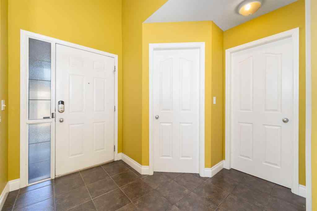 MLS® A2264468 - 316 Willowbrook Close NW in Willowbrook Airdrie, Residential