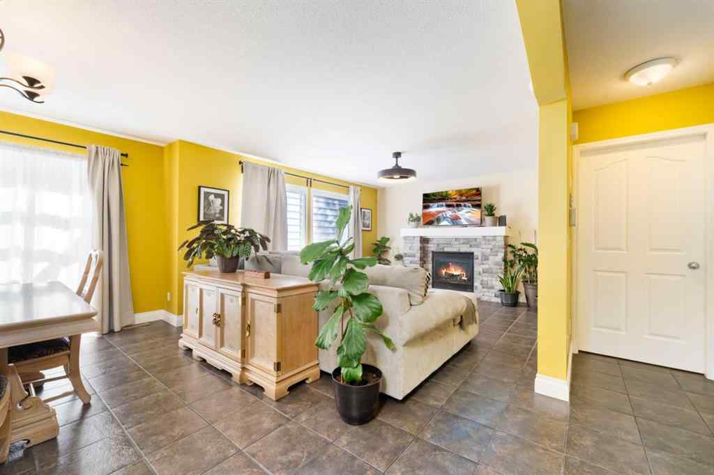 MLS® A2264468 - 316 Willowbrook Close NW in Willowbrook Airdrie, Residential