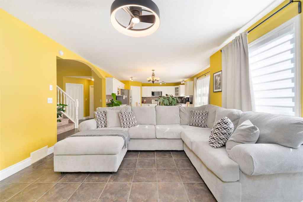 MLS® A2264468 - 316 Willowbrook Close NW in Willowbrook Airdrie, Residential