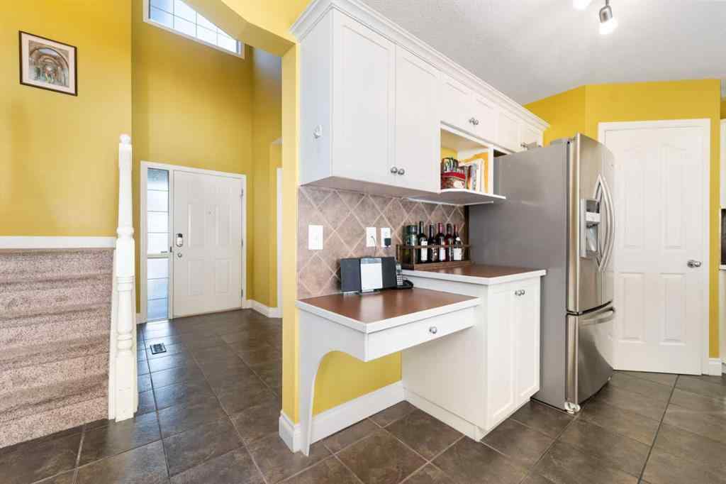 MLS® A2264468 - 316 Willowbrook Close NW in Willowbrook Airdrie, Residential