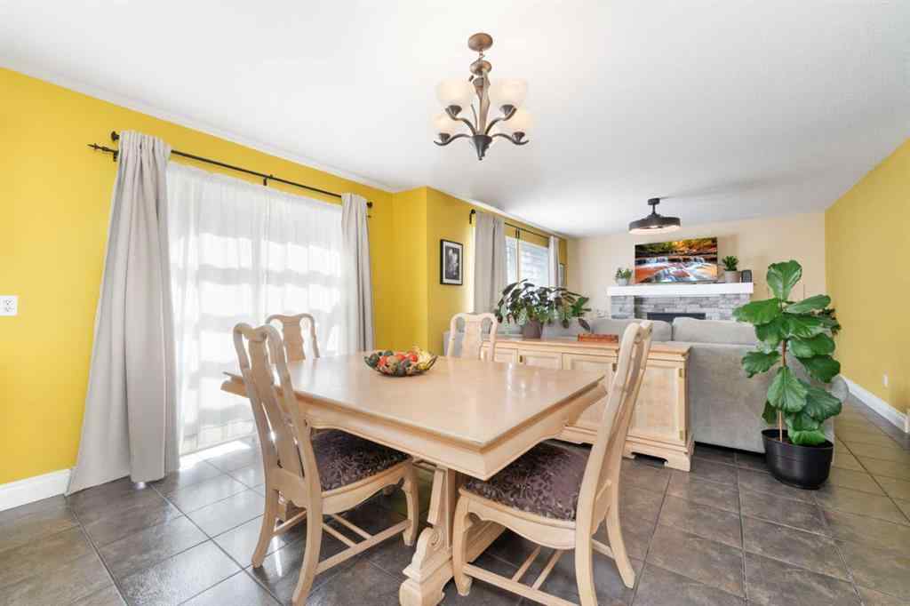 MLS® A2264468 - 316 Willowbrook Close NW in Willowbrook Airdrie, Residential