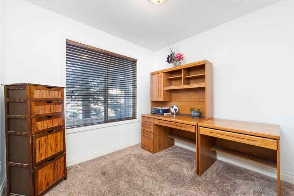 MLS® A2264468 - 316 Willowbrook Close NW in Willowbrook Airdrie, Residential