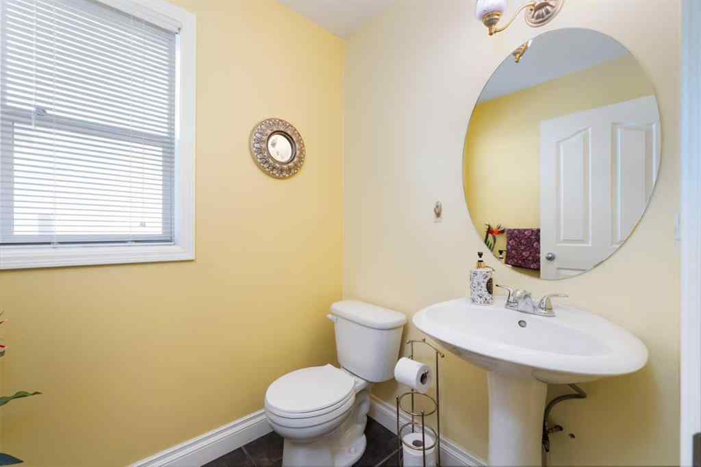 MLS® A2264468 - 316 Willowbrook Close NW in Willowbrook Airdrie, Residential