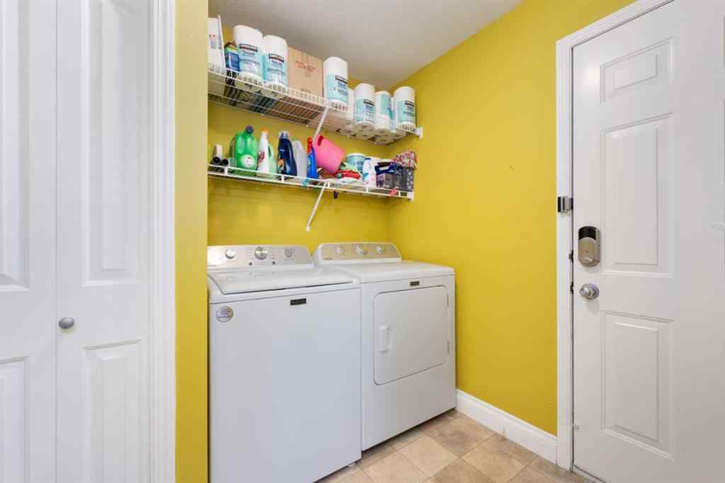 MLS® A2264468 - 316 Willowbrook Close NW in Willowbrook Airdrie, Residential