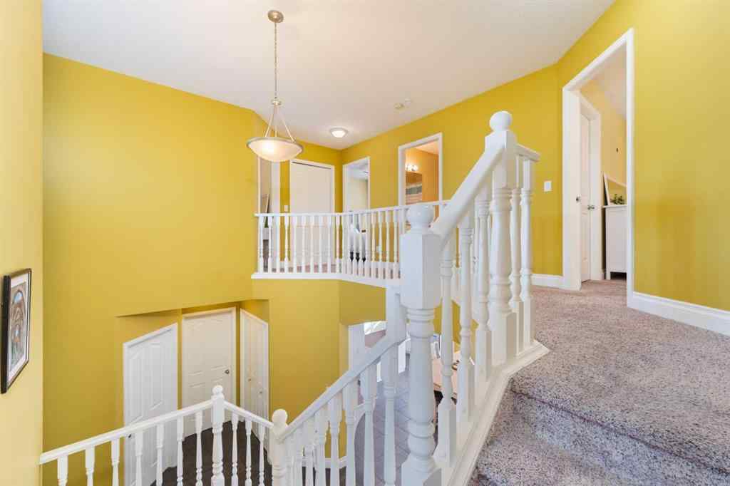 MLS® A2264468 - 316 Willowbrook Close NW in Willowbrook Airdrie, Residential