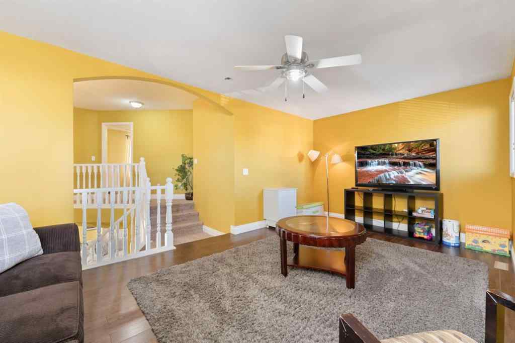 MLS® A2264468 - 316 Willowbrook Close NW in Willowbrook Airdrie, Residential