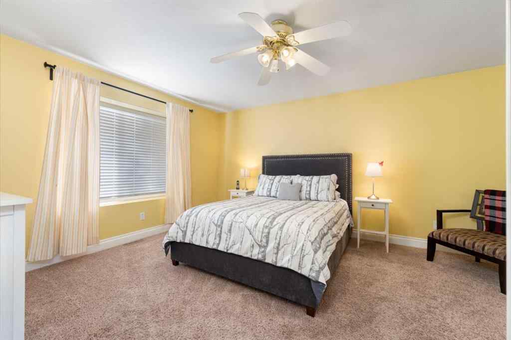 MLS® A2264468 - 316 Willowbrook Close NW in Willowbrook Airdrie, Residential