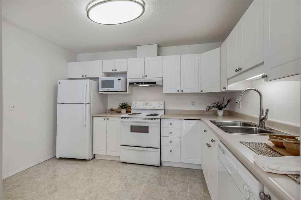 MLS® A2264471 - Unit #3205 3000 Sienna Park Green SW in Signal Hill Calgary, Residential