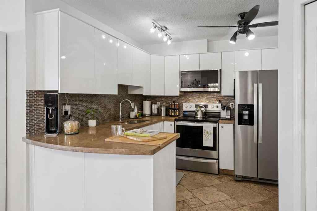 MLS® A2264482 - Unit #204 30 Sierra Morena Mews SW in Signal Hill Calgary, Residential