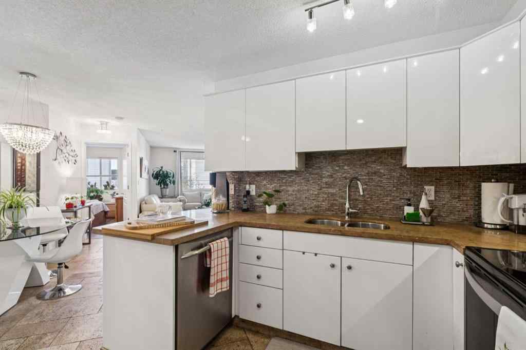 MLS® A2264482 - Unit #204 30 Sierra Morena Mews SW in Signal Hill Calgary, Residential