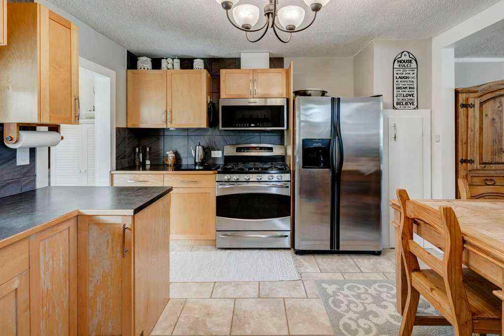 MLS® A2264489 - 5223 3 Street W in NONE Claresholm, Residential