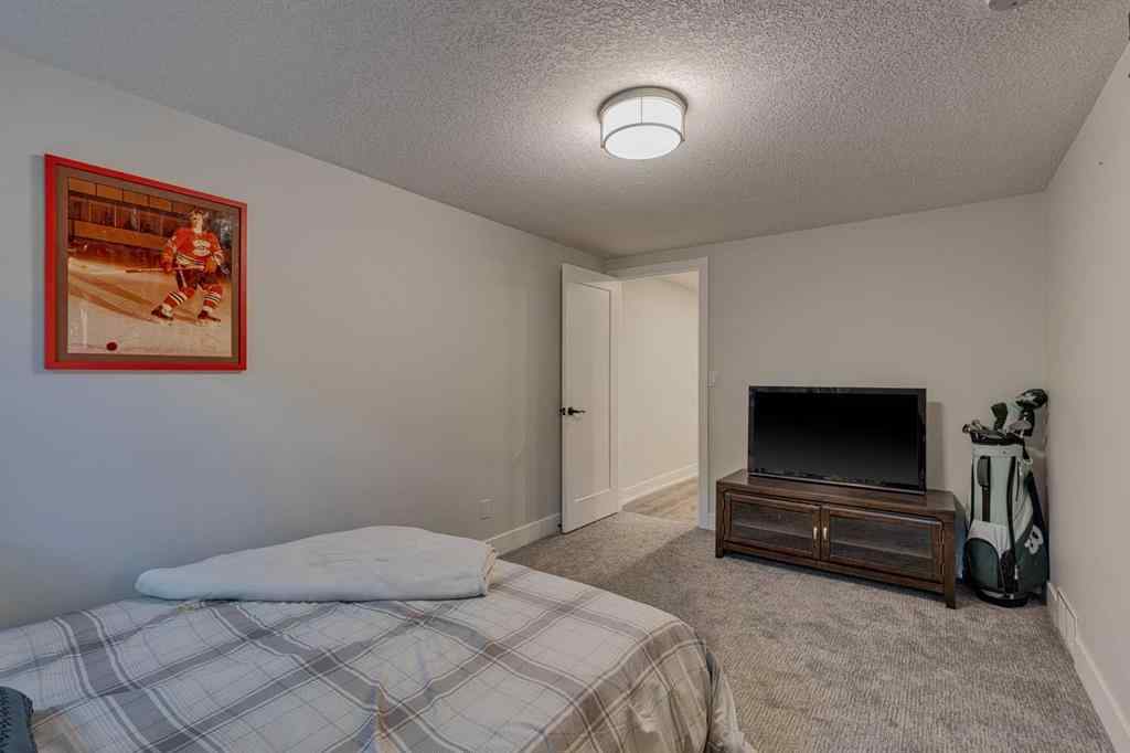 MLS® A2264492 - 708 Sherman Avenue SW in Southwood Calgary, Residential
