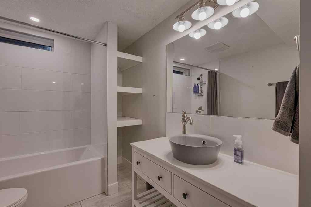MLS® A2264492 - 708 Sherman Avenue SW in Southwood Calgary, Residential