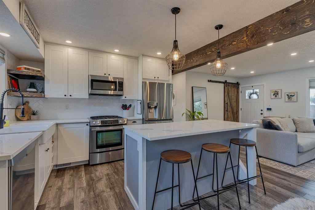 MLS® A2264492 - 708 Sherman Avenue SW in Southwood Calgary, Residential