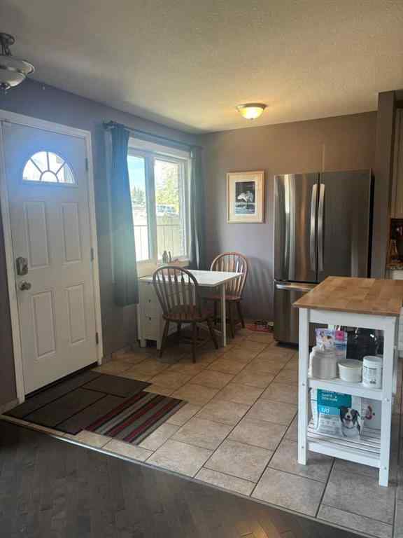 MLS® A2264496 - Unit #2 1055 72 Avenue NW in Huntington Hills Calgary, Residential