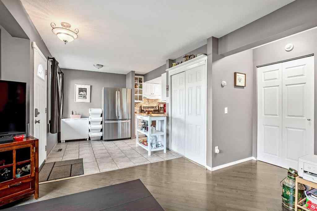 MLS® A2264496 - Unit #2 1055 72 Avenue NW in Huntington Hills Calgary, Residential
