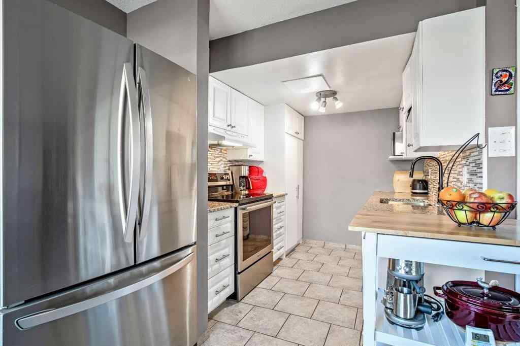 MLS® A2264496 - Unit #2 1055 72 Avenue NW in Huntington Hills Calgary, Residential