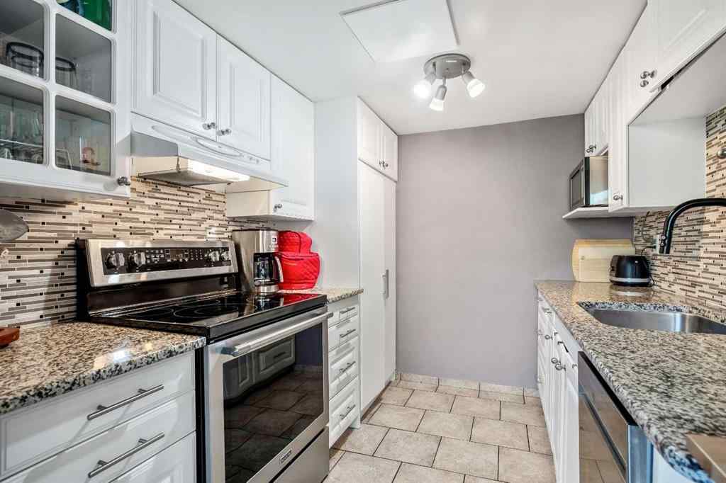 MLS® A2264496 - Unit #2 1055 72 Avenue NW in Huntington Hills Calgary, Residential