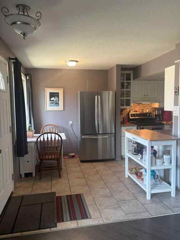 MLS® A2264496 - Unit #2 1055 72 Avenue NW in Huntington Hills Calgary, Residential