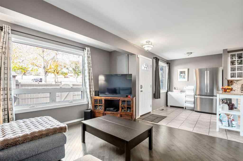 MLS® A2264496 - Unit #2 1055 72 Avenue NW in Huntington Hills Calgary, Residential