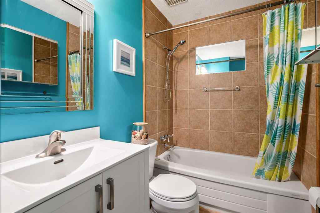 MLS® A2264496 - Unit #2 1055 72 Avenue NW in Huntington Hills Calgary, Residential