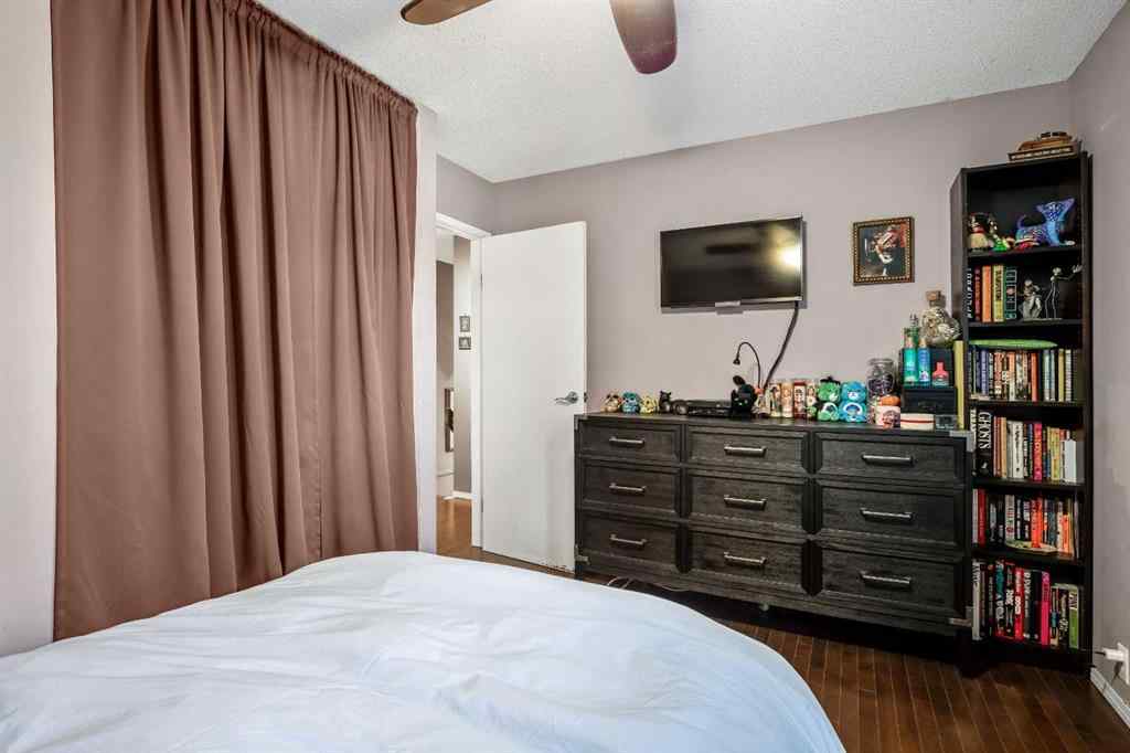 MLS® A2264496 - Unit #2 1055 72 Avenue NW in Huntington Hills Calgary, Residential