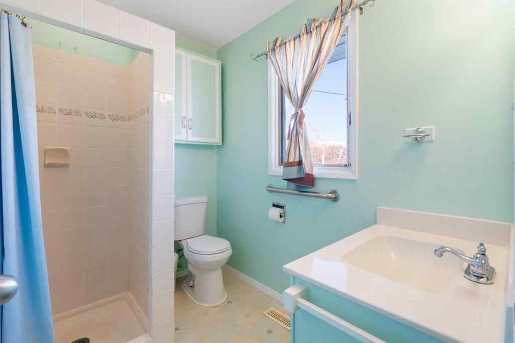 MLS® A2264499 - 24064 Meadow Drive  in Bearspaw_Calg Rural Rocky View County, Residential