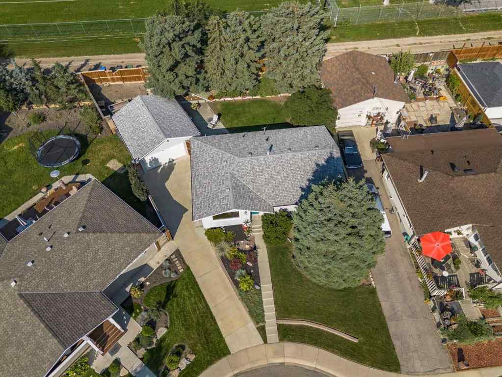 MLS® A2264506 - 52 Hogarth Crescent SW in Haysboro Calgary, Residential