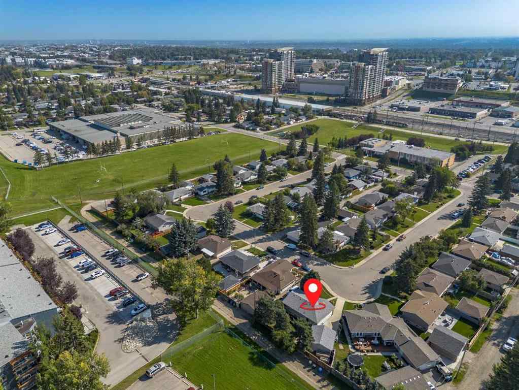 MLS® A2264506 - 52 Hogarth Crescent SW in Haysboro Calgary, Residential