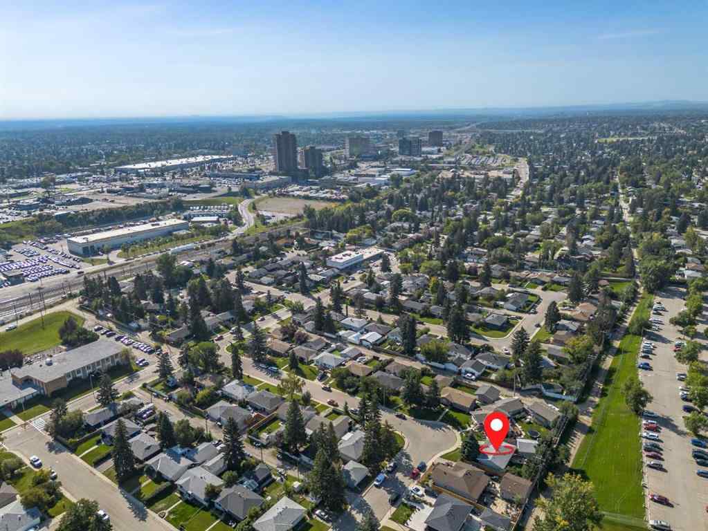 MLS® A2264506 - 52 Hogarth Crescent SW in Haysboro Calgary, Residential