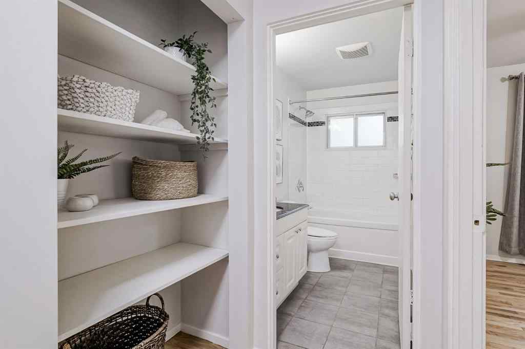 MLS® A2264506 - 52 Hogarth Crescent SW in Haysboro Calgary, Residential