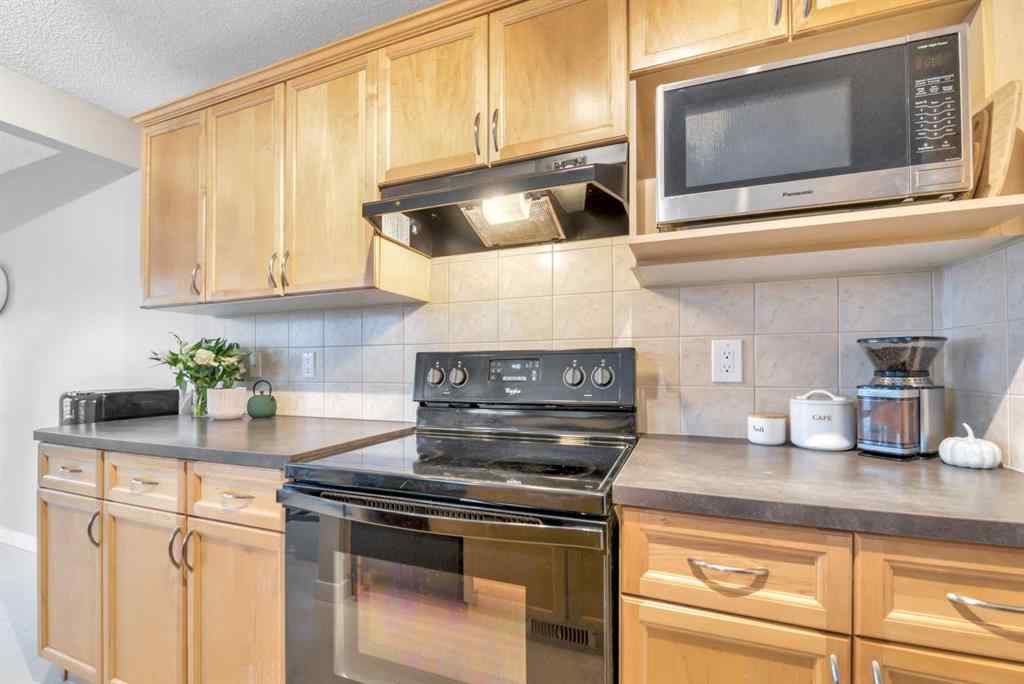 MLS® A2264507 - 84 Evermeadow Manor SW in Evergreen Calgary, Residential