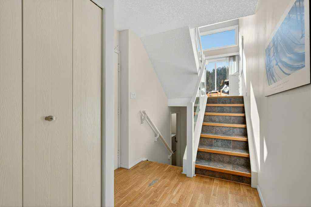 MLS® A2264508 - 3839 Point Mckay Road NW in Point McKay Calgary, Residential