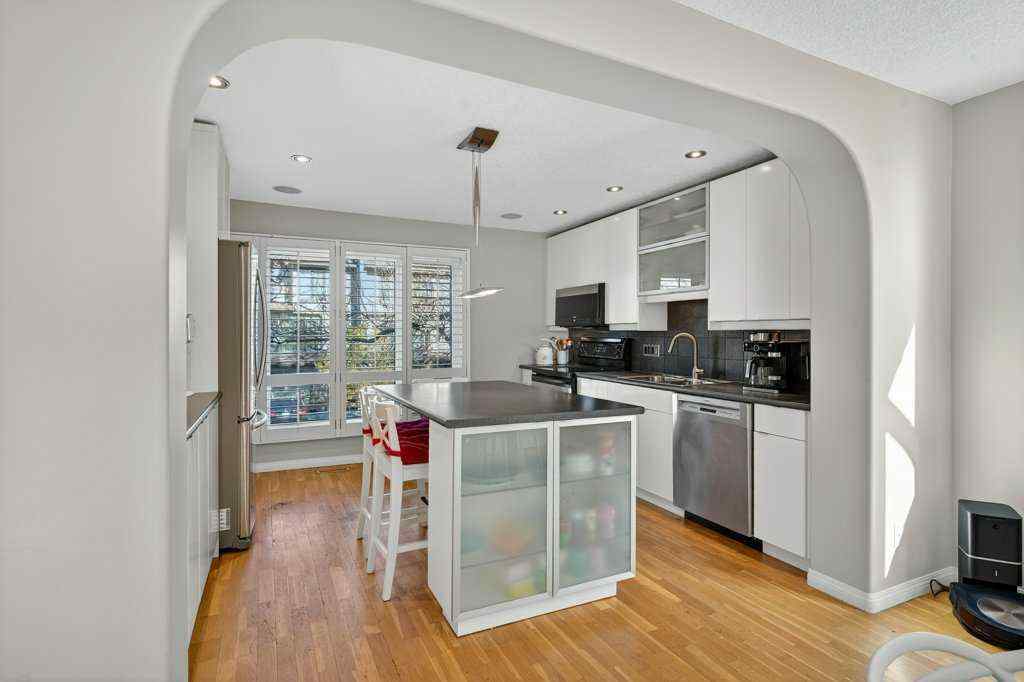 MLS® A2264508 - 3839 Point Mckay Road NW in Point McKay Calgary, Residential