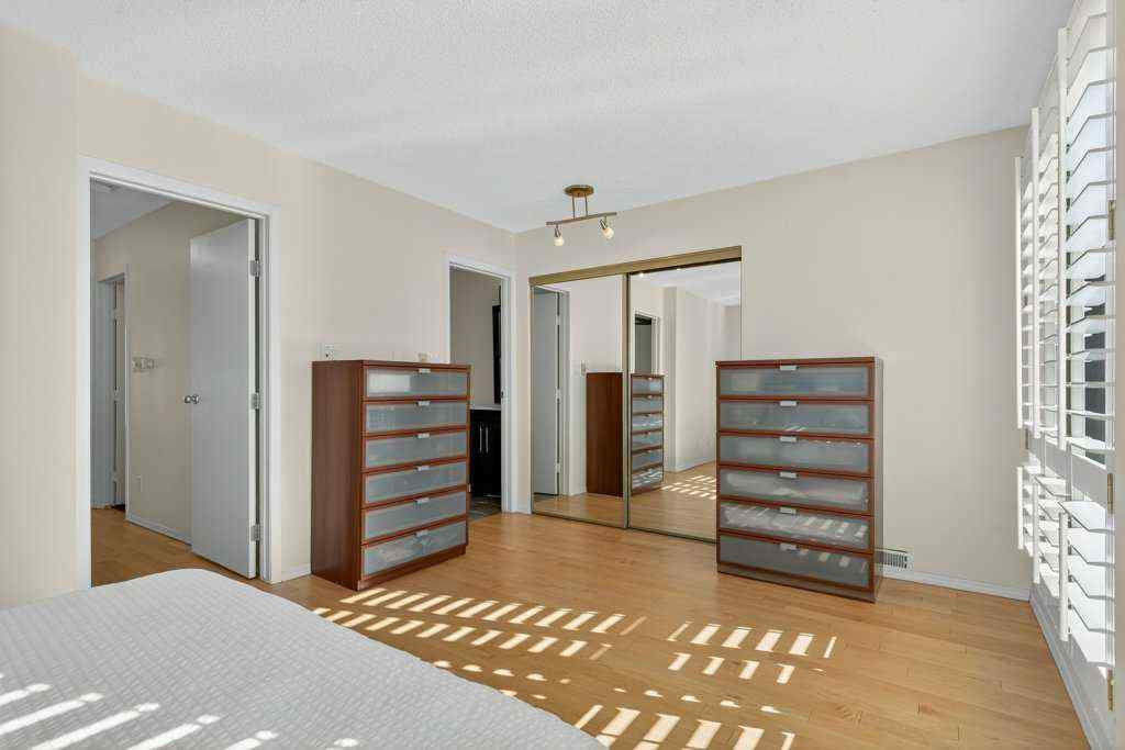 MLS® A2264508 - 3839 Point Mckay Road NW in Point McKay Calgary, Residential