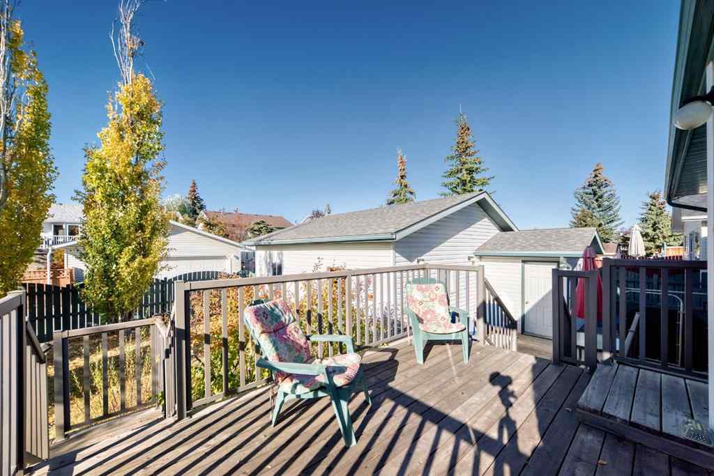 MLS® A2264522 - 152 Quigley Drive  in West Terrace Cochrane, Residential