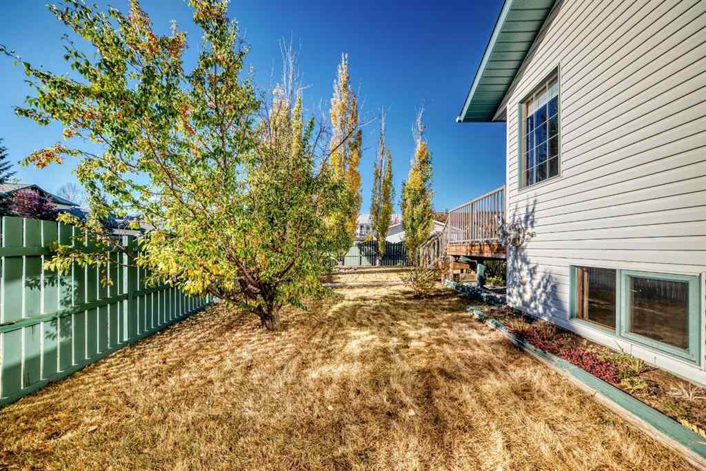 MLS® A2264522 - 152 Quigley Drive  in West Terrace Cochrane, Residential