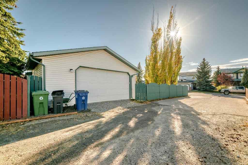 MLS® A2264522 - 152 Quigley Drive  in West Terrace Cochrane, Residential