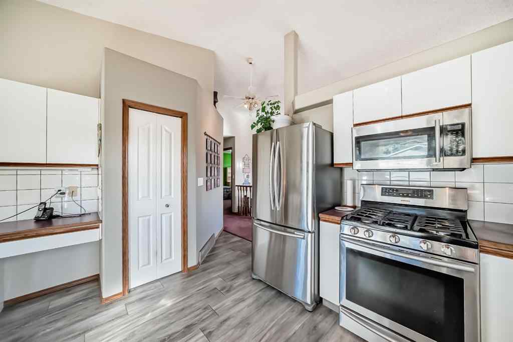 MLS® A2264522 - 152 Quigley Drive  in West Terrace Cochrane, Residential