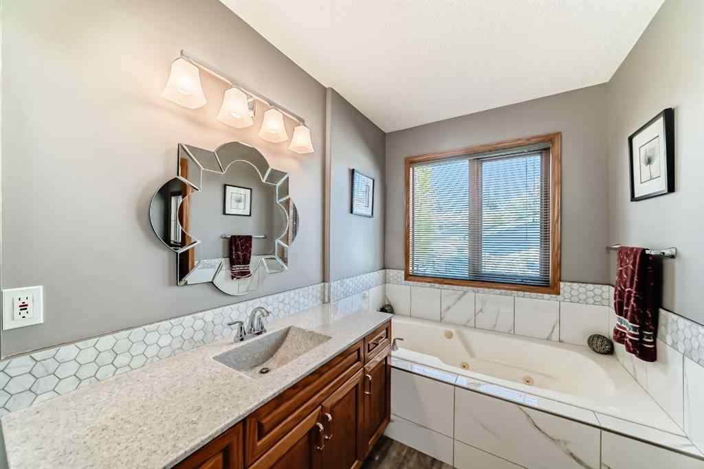 MLS® A2264522 - 152 Quigley Drive  in West Terrace Cochrane, Residential