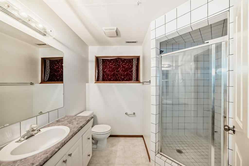 MLS® A2264522 - 152 Quigley Drive  in West Terrace Cochrane, Residential