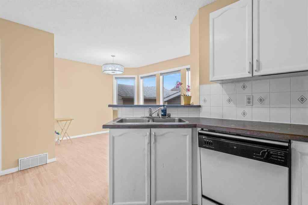 MLS® A2264523 - 265 Fresno Place NE in Monterey Park Calgary, Residential