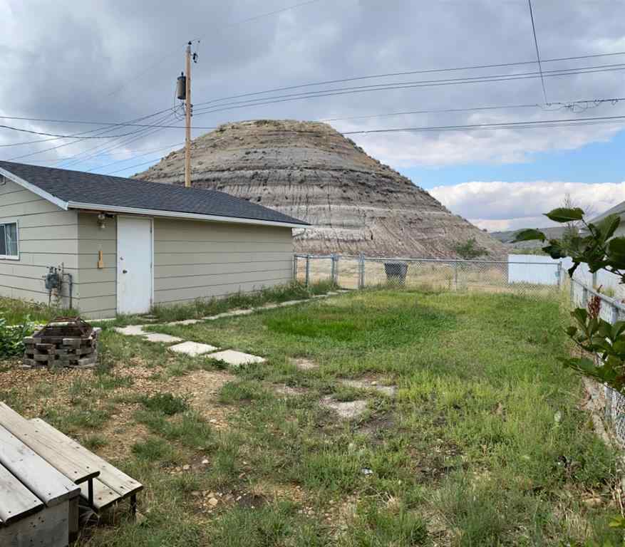 MLS® A2264525 - 48 Hunts Crescent  in Huntington Drumheller, Residential