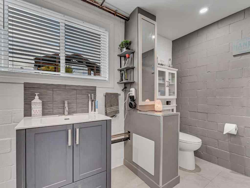 MLS® A2264529 - 133 South Railway Avenue  in NONE Irvine, Commercial