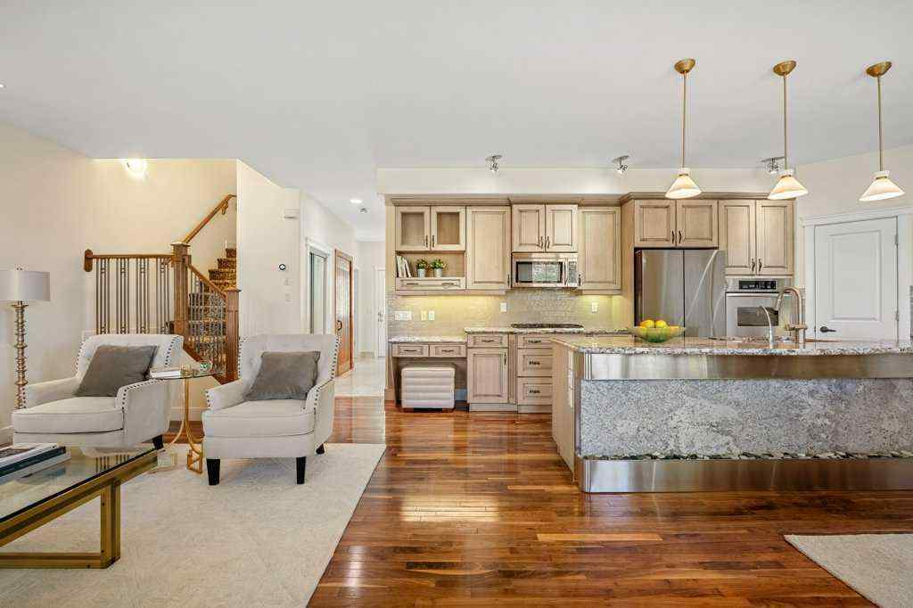 MLS® A2264532 - 24 Ypres Mews SW in Garrison Woods Calgary, Residential