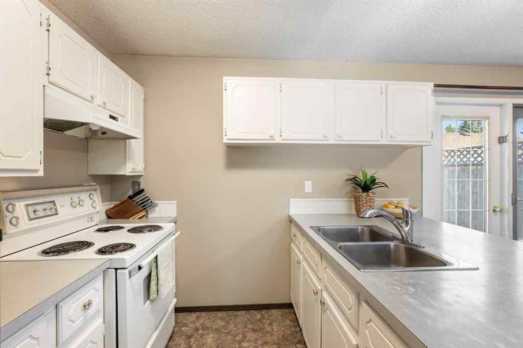 MLS® A2264538 - 508 Queensland Place SE in Queensland Calgary, Residential