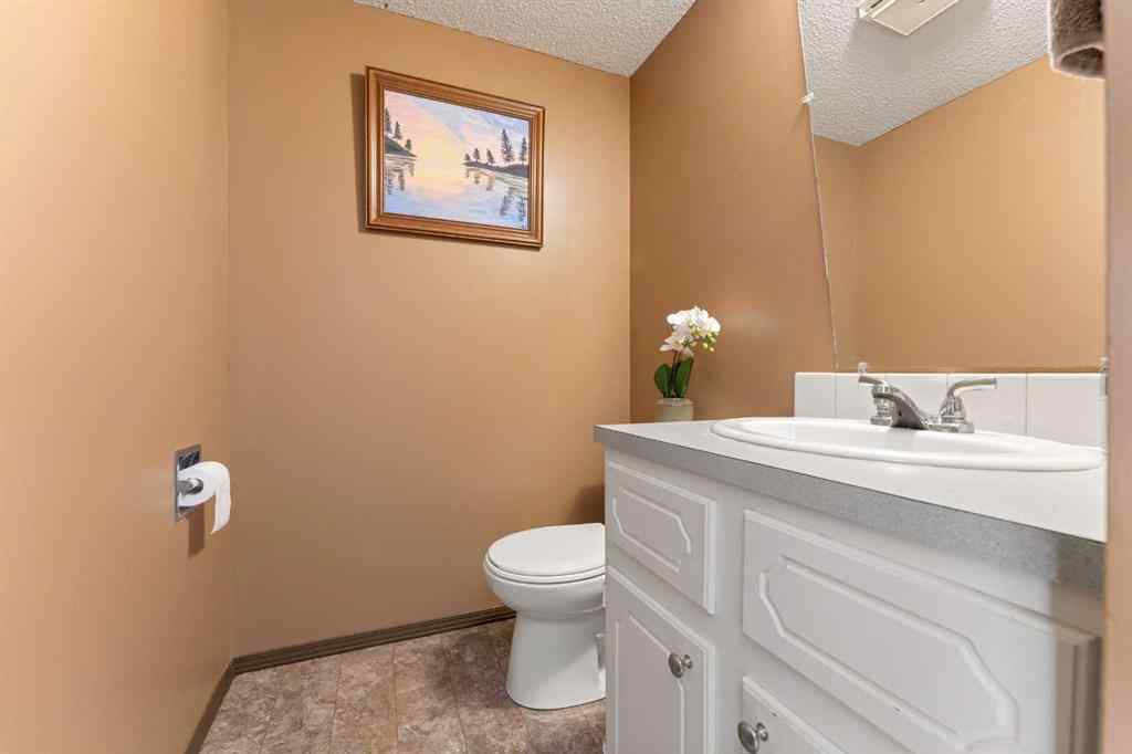 MLS® A2264538 - 508 Queensland Place SE in Queensland Calgary, Residential