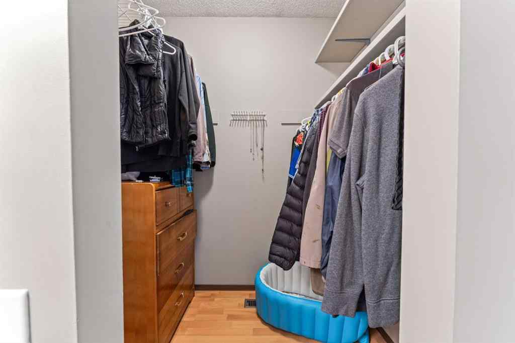 MLS® A2264538 - 508 Queensland Place SE in Queensland Calgary, Residential