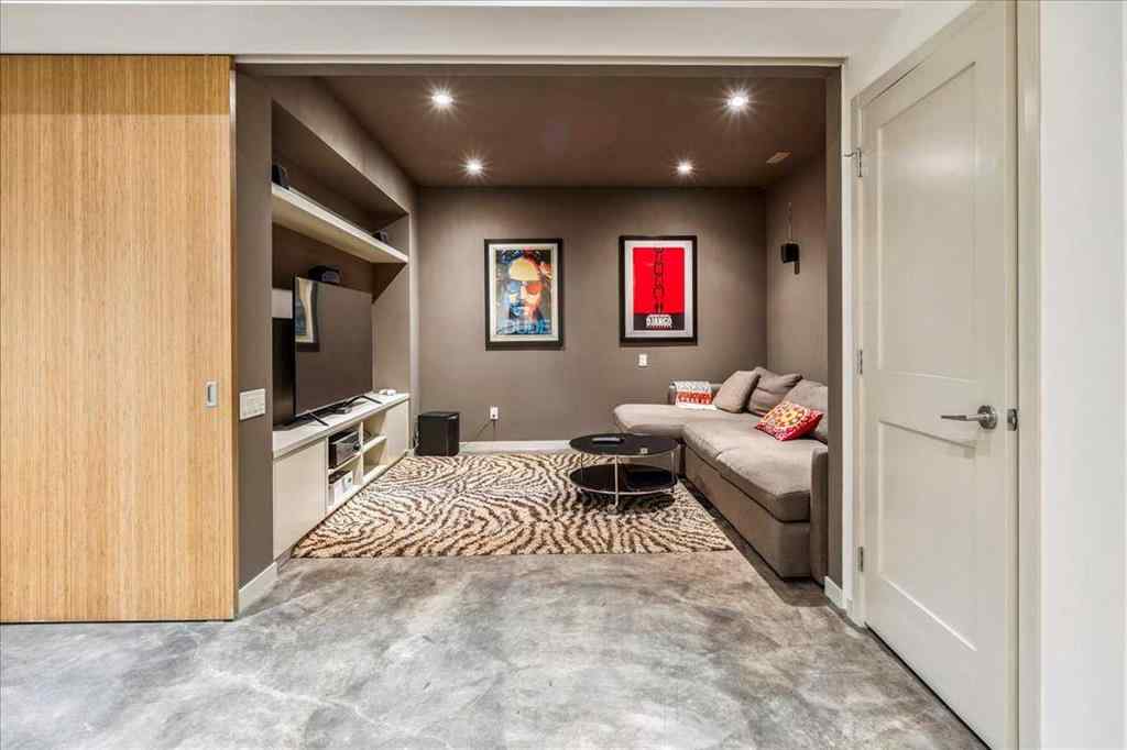 MLS® A2264544 - 374 Discovery Ridge Way SW in Discovery Ridge Calgary, Residential